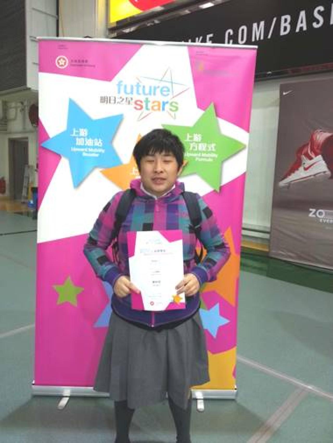 妙宜繪畫天份高，喜獲嘉許證書